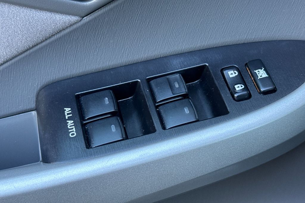Thumbnail: 2011 Toyota Prius - 21