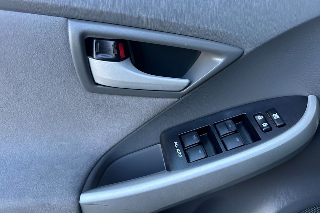 Thumbnail: 2011 Toyota Prius - 20