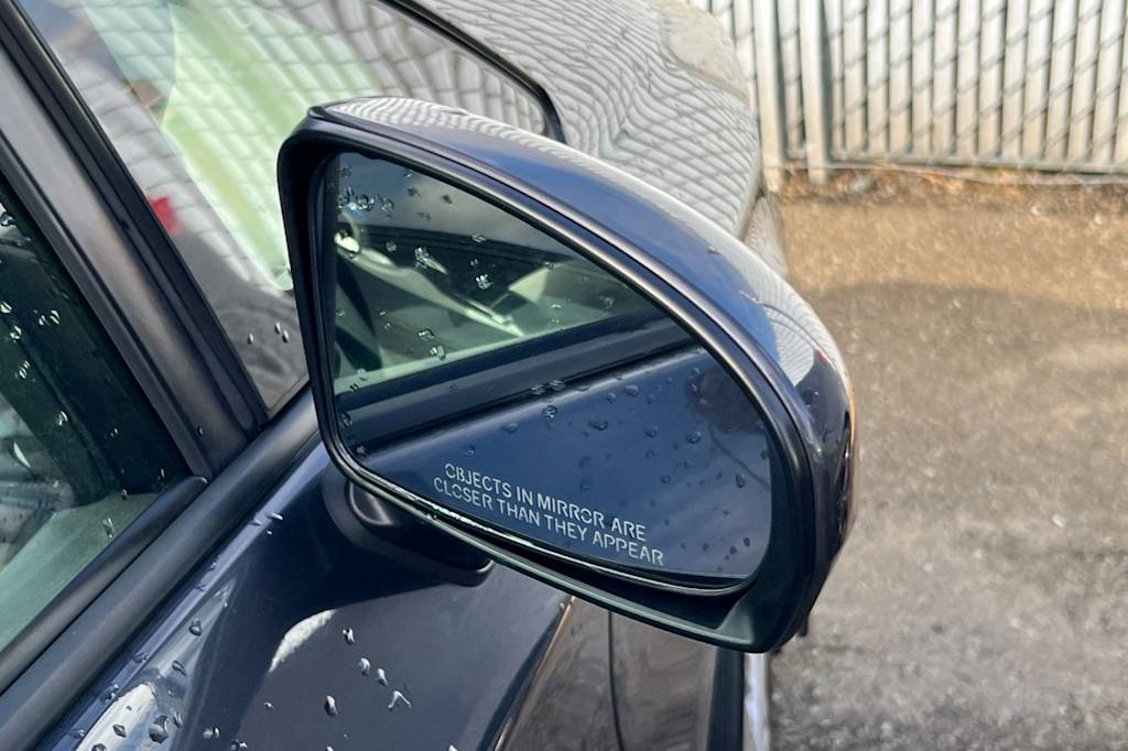 Thumbnail: 2011 Toyota Prius - 12