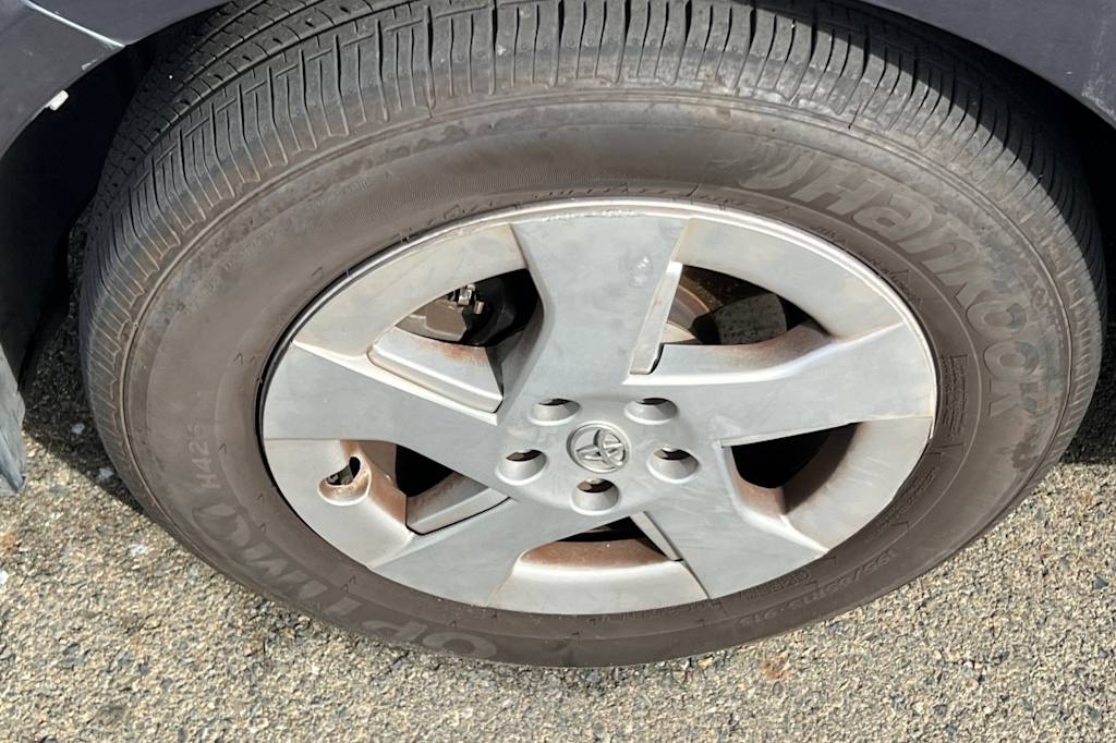 Thumbnail: 2011 Toyota Prius - 20