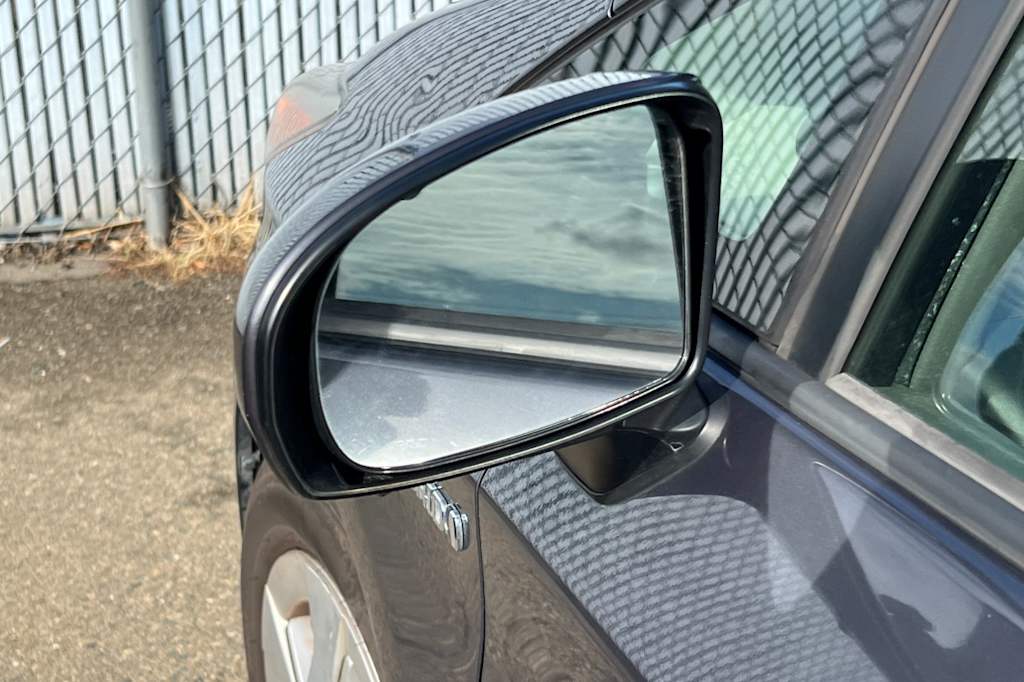 Thumbnail: 2011 Toyota Prius - 18