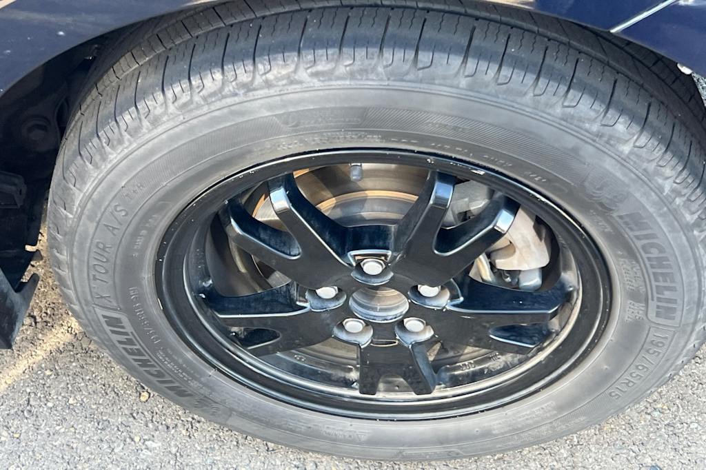 Thumbnail: 2015 Toyota Prius - 16