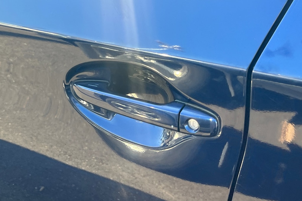 Thumbnail: 2015 Toyota Prius - 17