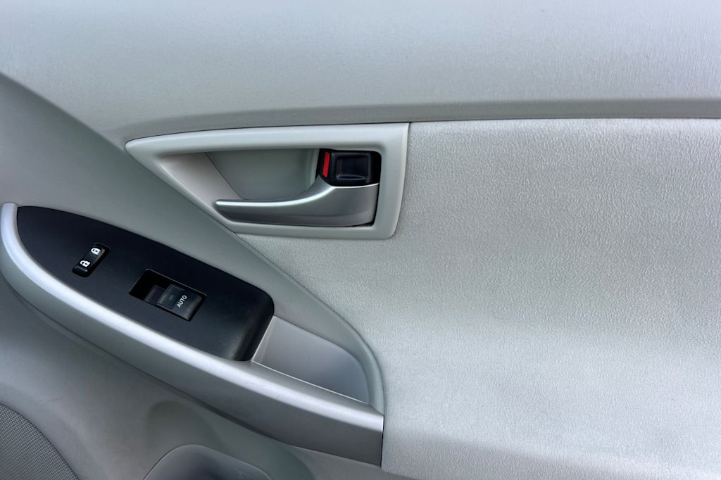 Thumbnail: 2013 Toyota Prius - 23