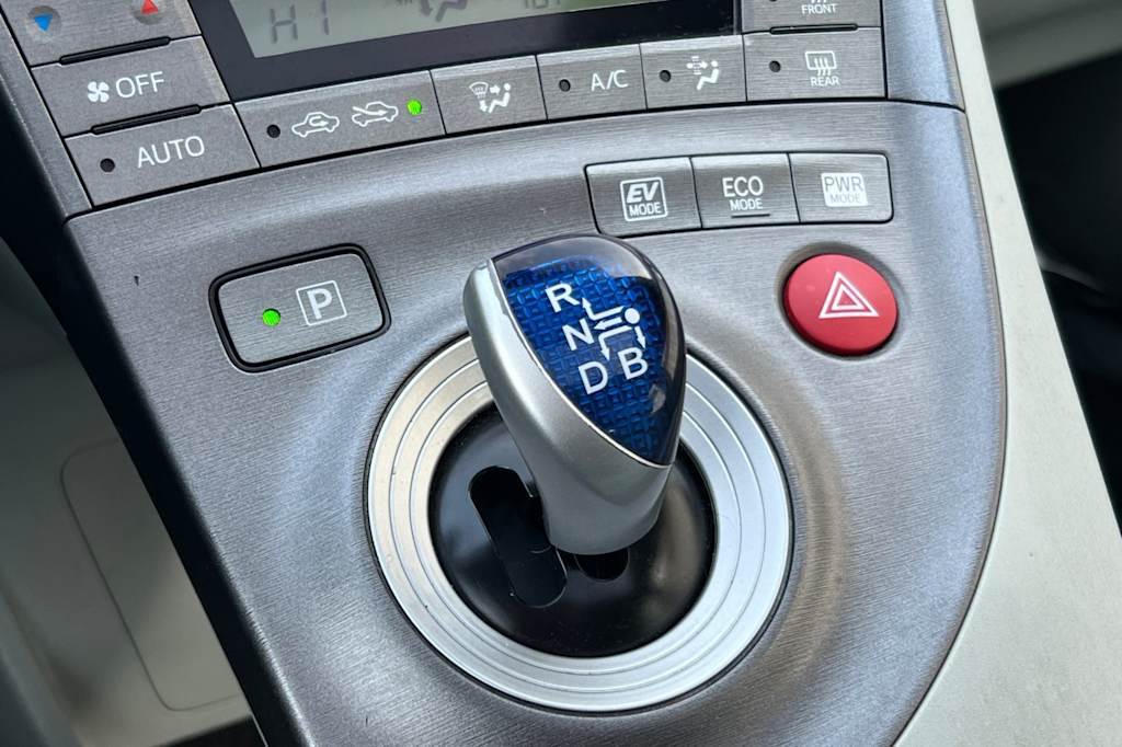 Thumbnail: 2013 Toyota Prius - 14