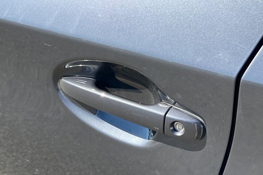 Thumbnail: 2013 Toyota Prius - 8