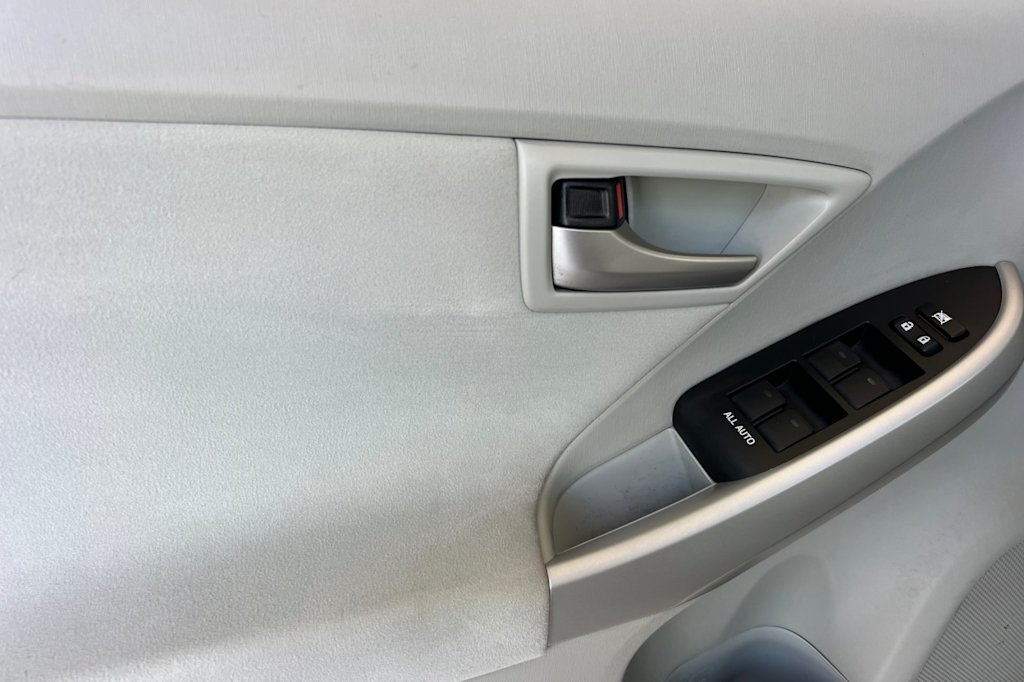 Thumbnail: 2013 Toyota Prius - 21