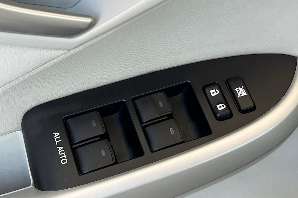 Thumbnail: 2013 Toyota Prius - 22