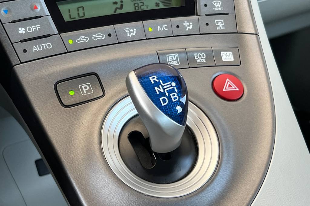 Thumbnail: 2013 Toyota Prius - 14