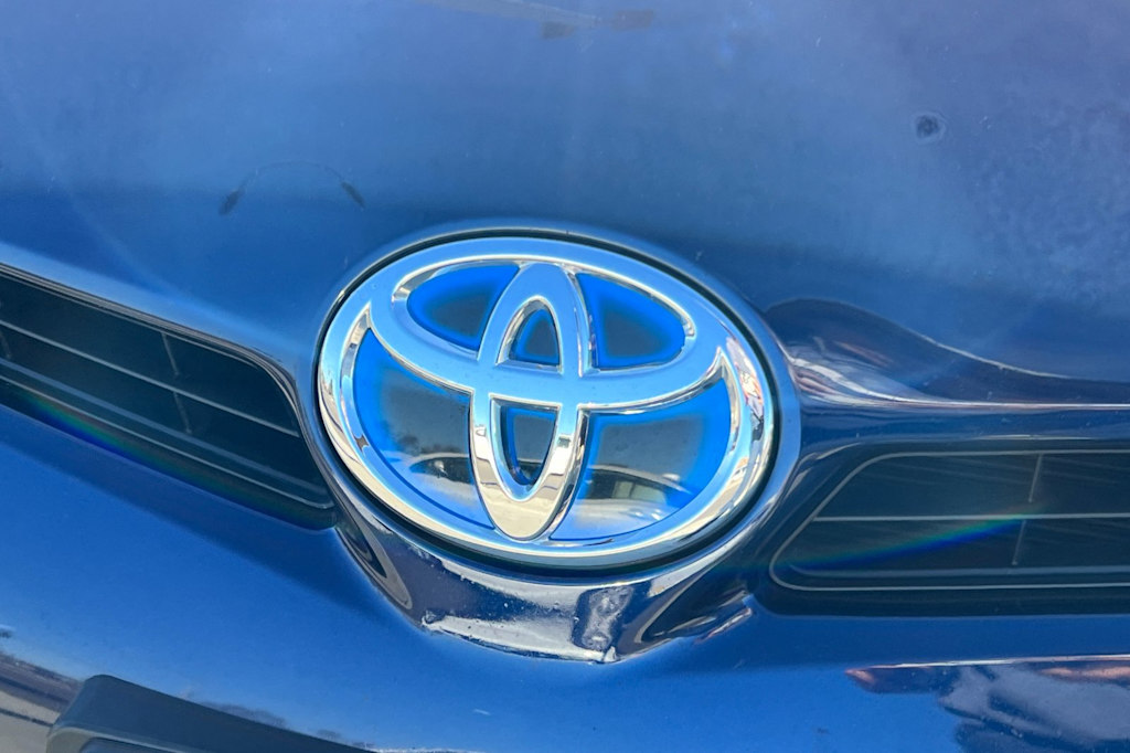 2014 Toyota Prius Two 11