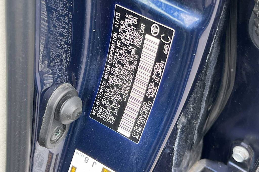 2014 Toyota Prius Two 16