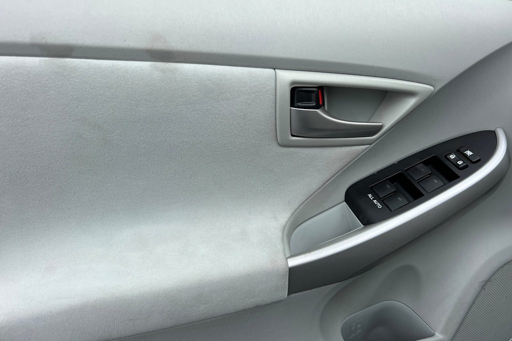 2014 Toyota Prius Two 20