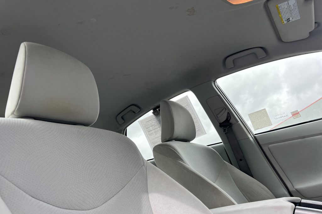 2014 Toyota Prius Two 22