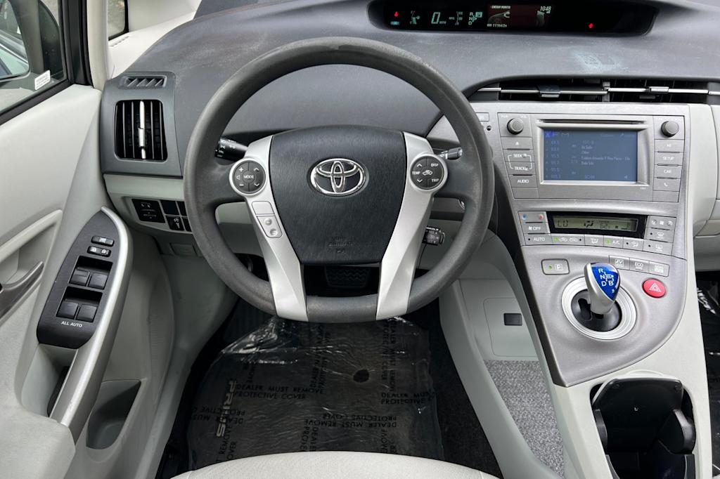 2014 Toyota Prius Two 11
