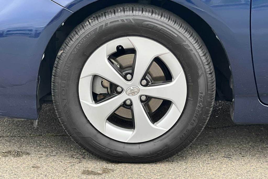 2014 Toyota Prius Two 8