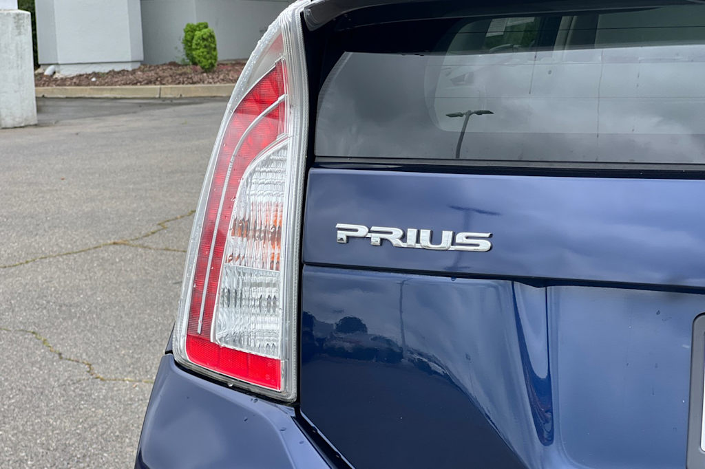 2014 Toyota Prius Two 29
