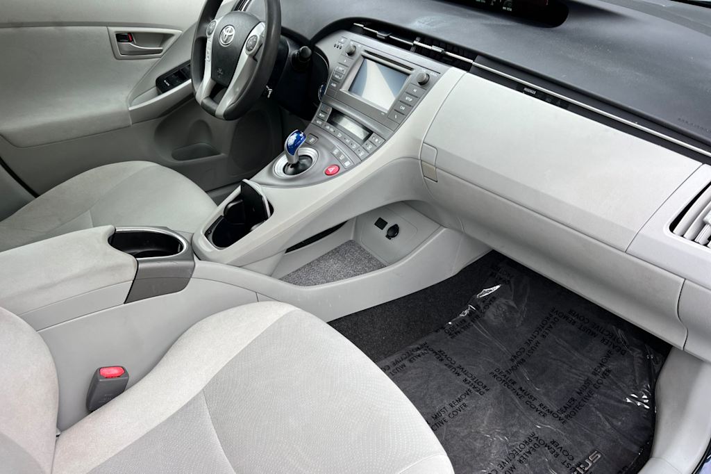 2014 Toyota Prius Two 12