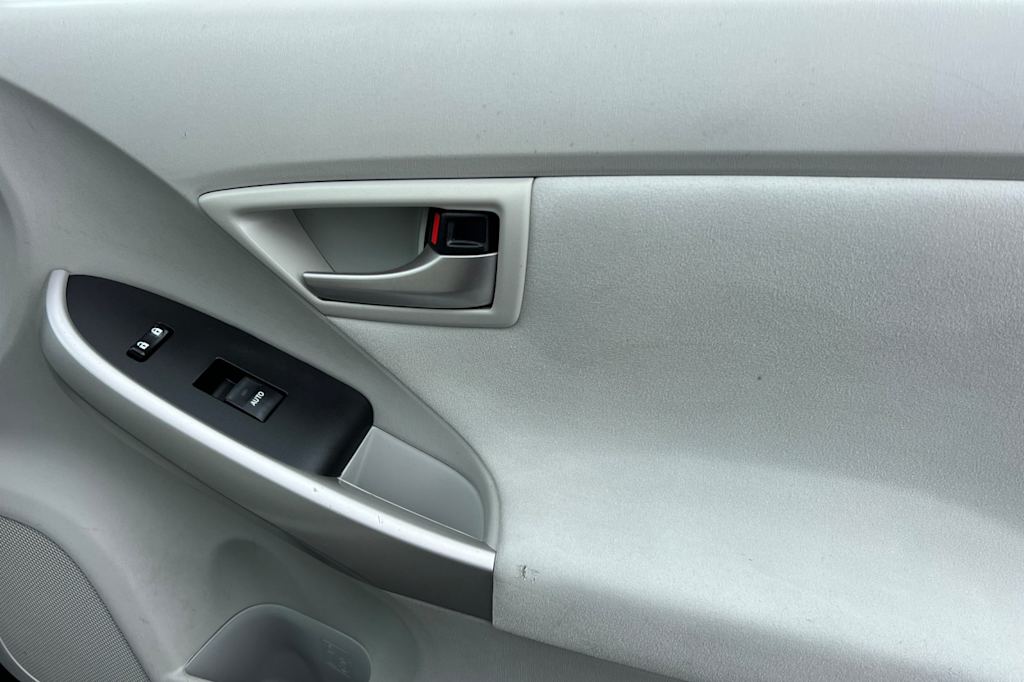 2014 Toyota Prius Two 23