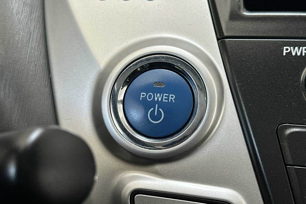 Thumbnail: 2013 Toyota Prius v - 28