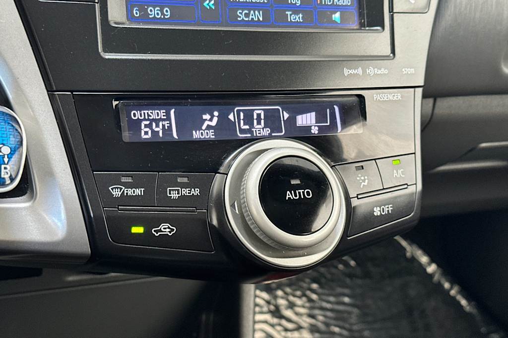 Thumbnail: 2013 Toyota Prius v - 27