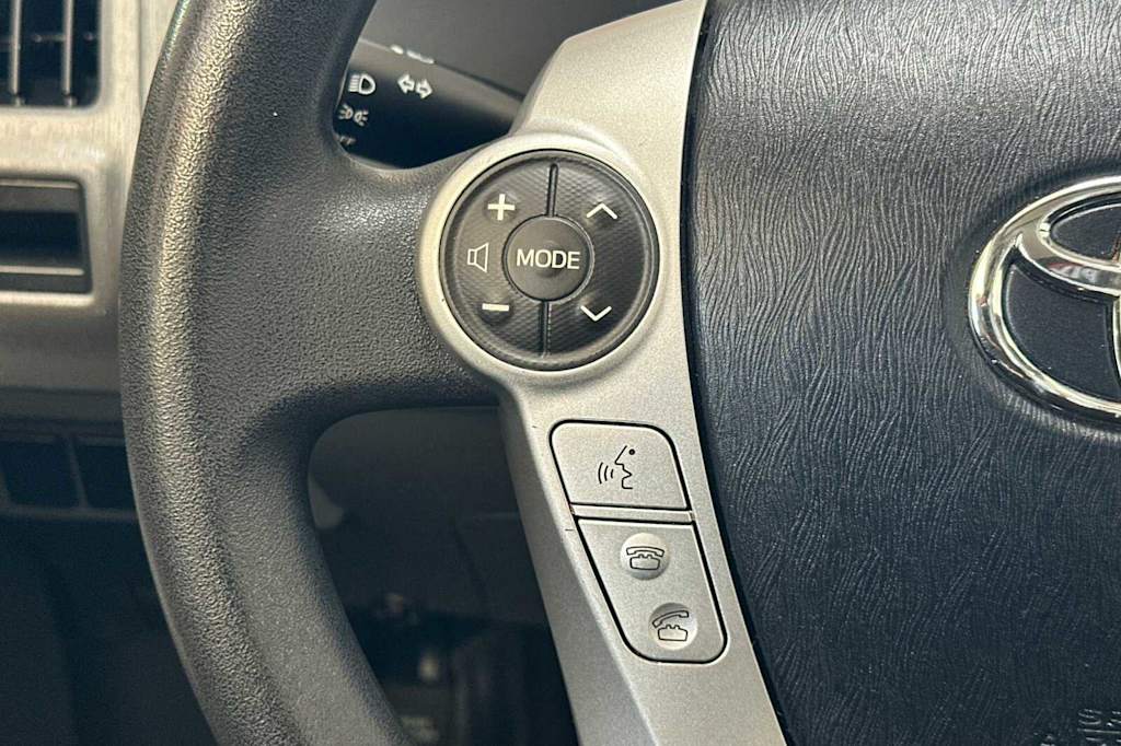 Thumbnail: 2013 Toyota Prius v - 30