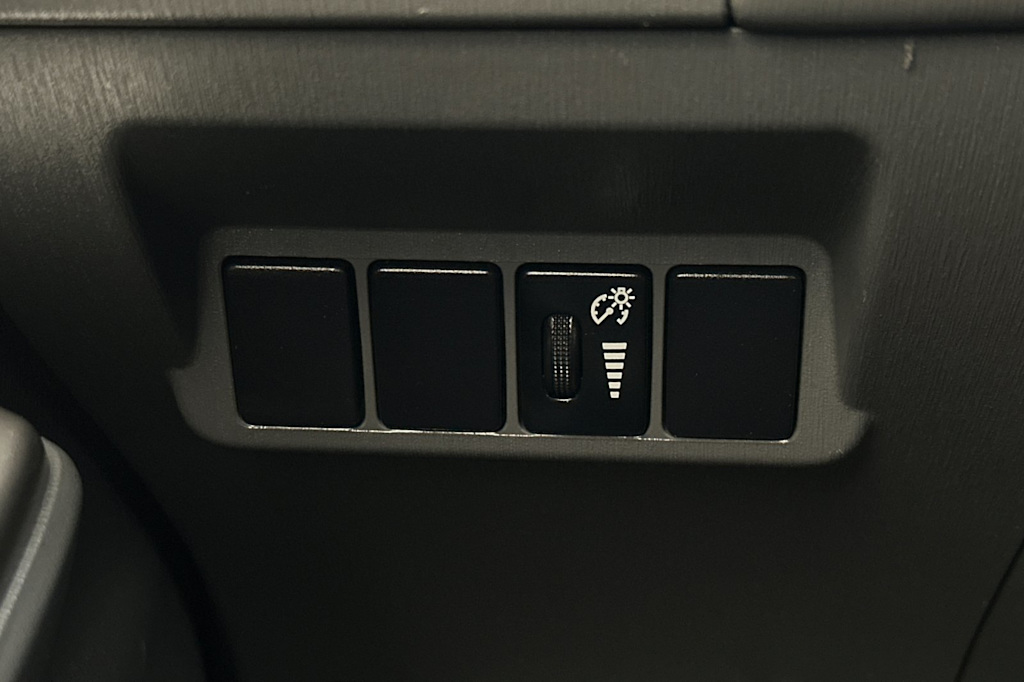 Thumbnail: 2013 Toyota Prius v - 32