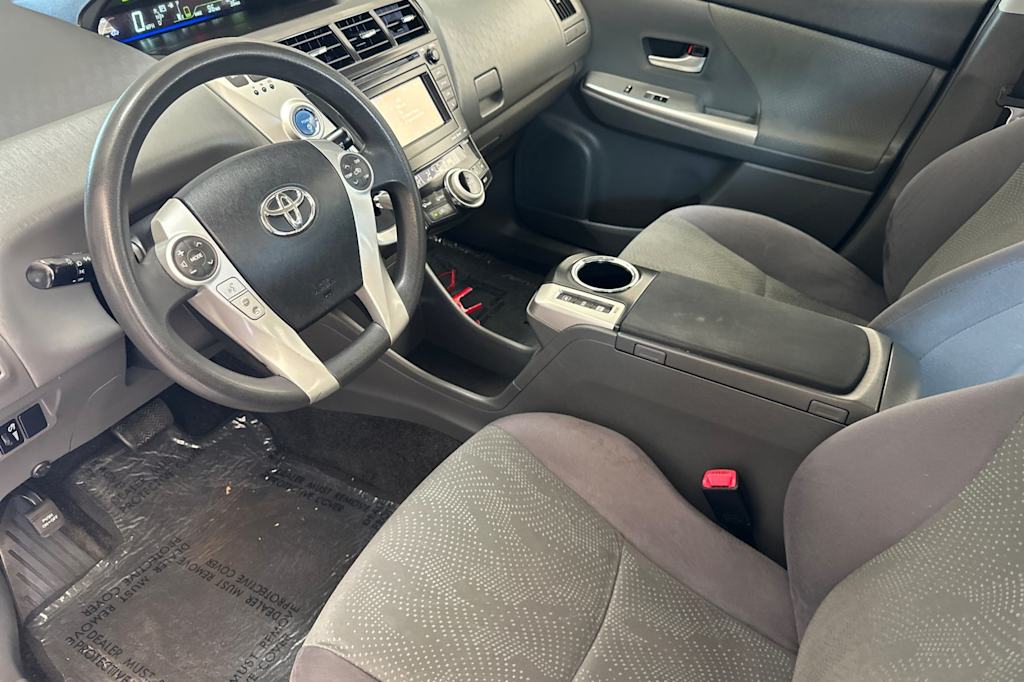 Thumbnail: 2013 Toyota Prius v - 10