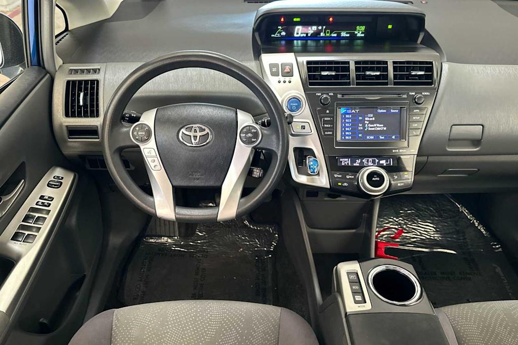 Thumbnail: 2013 Toyota Prius v - 9