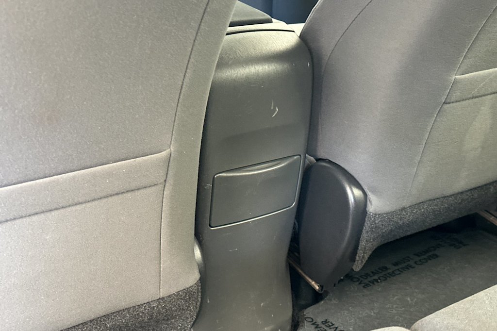 Thumbnail: 2013 Toyota Prius v - 11