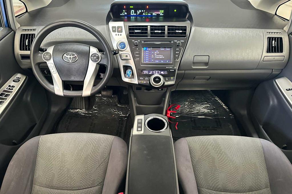 Thumbnail: 2013 Toyota Prius v - 2