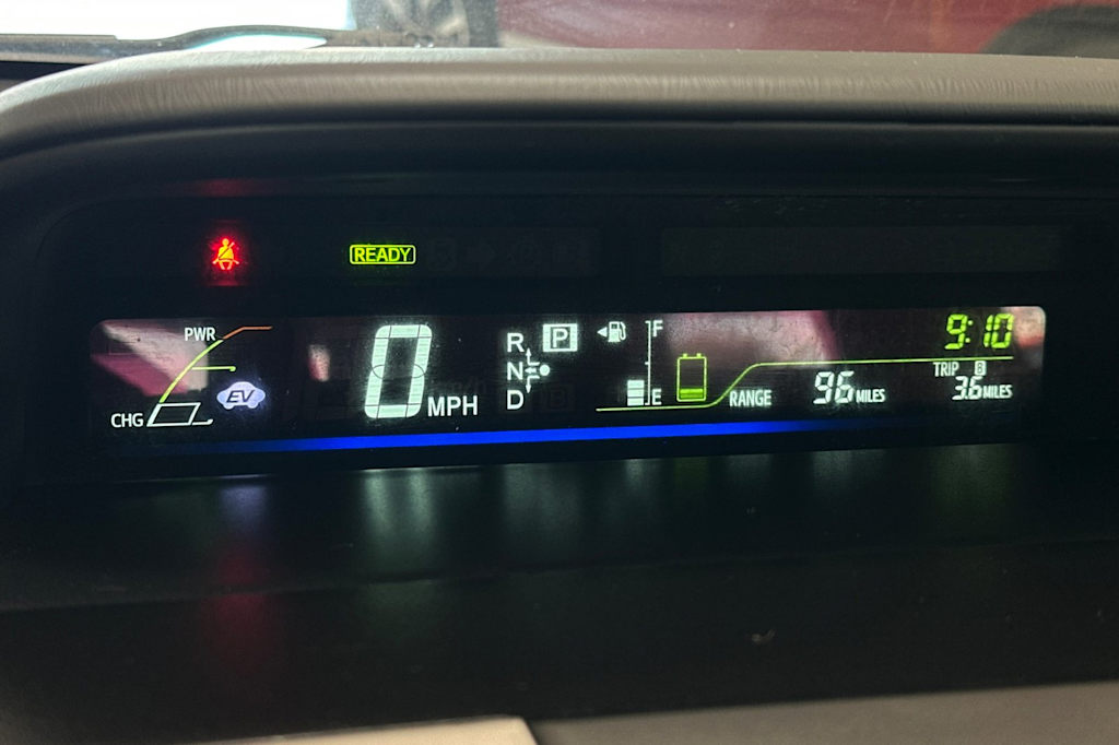 Thumbnail: 2013 Toyota Prius v - 7