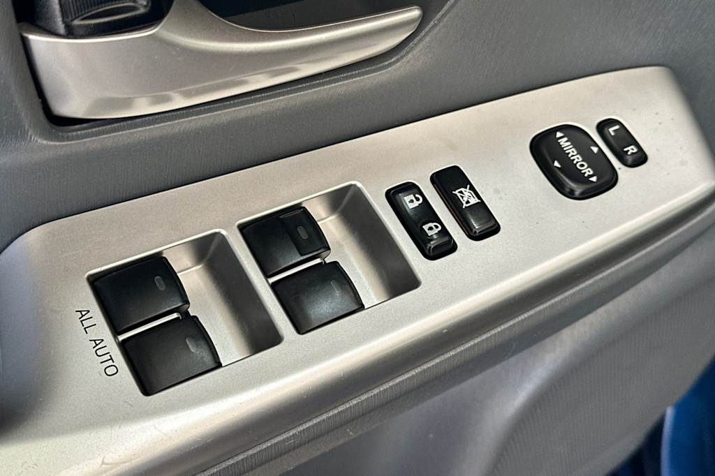 Thumbnail: 2013 Toyota Prius v - 22
