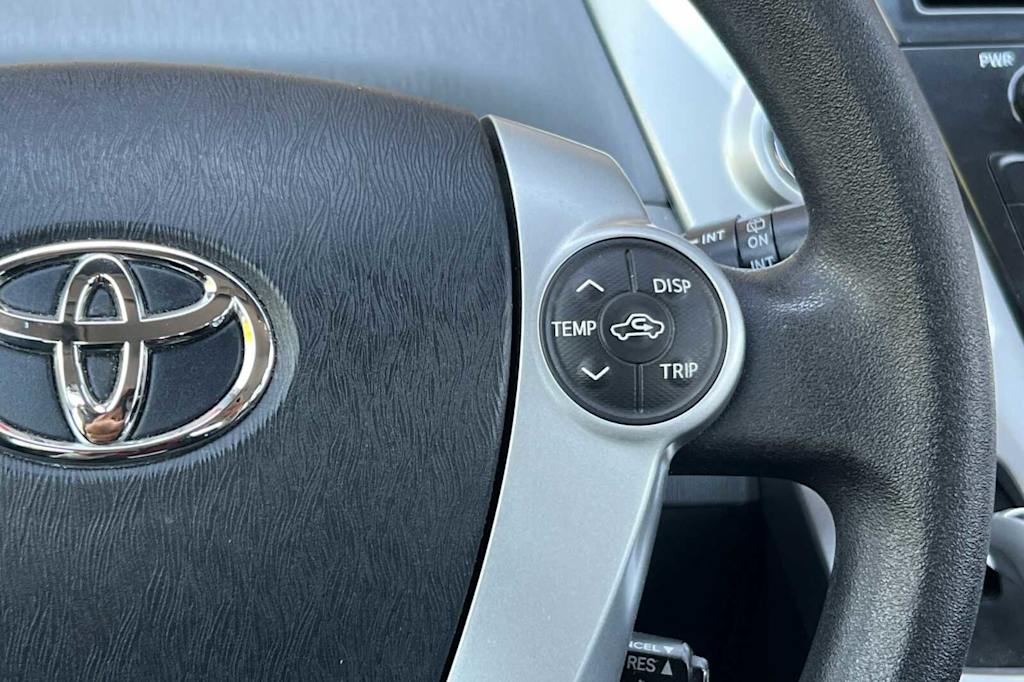 Thumbnail: 2013 Toyota Prius v - 30