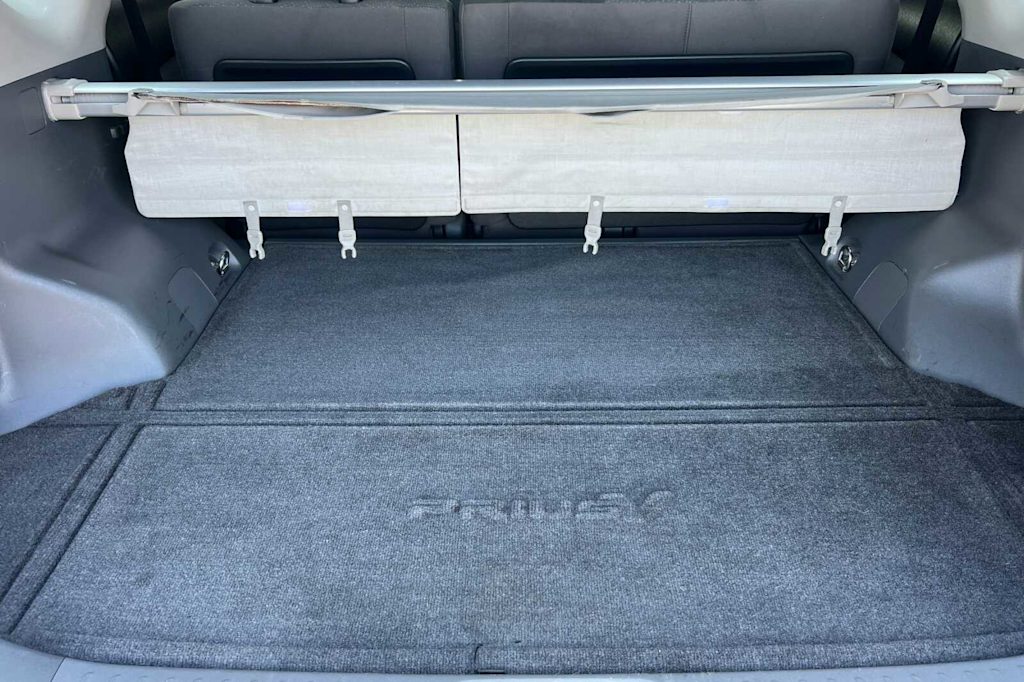 Thumbnail: 2013 Toyota Prius v - 16