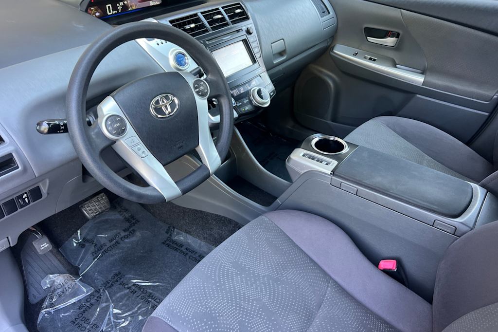 Thumbnail: 2013 Toyota Prius v - 9