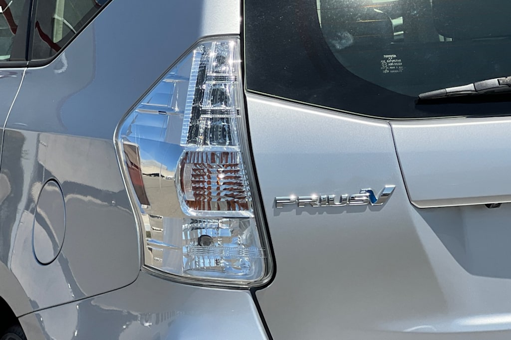 Thumbnail: 2013 Toyota Prius v - 31