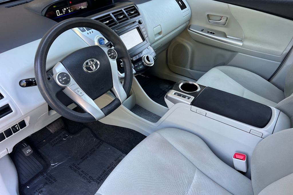 Thumbnail: 2013 Toyota Prius v - 9