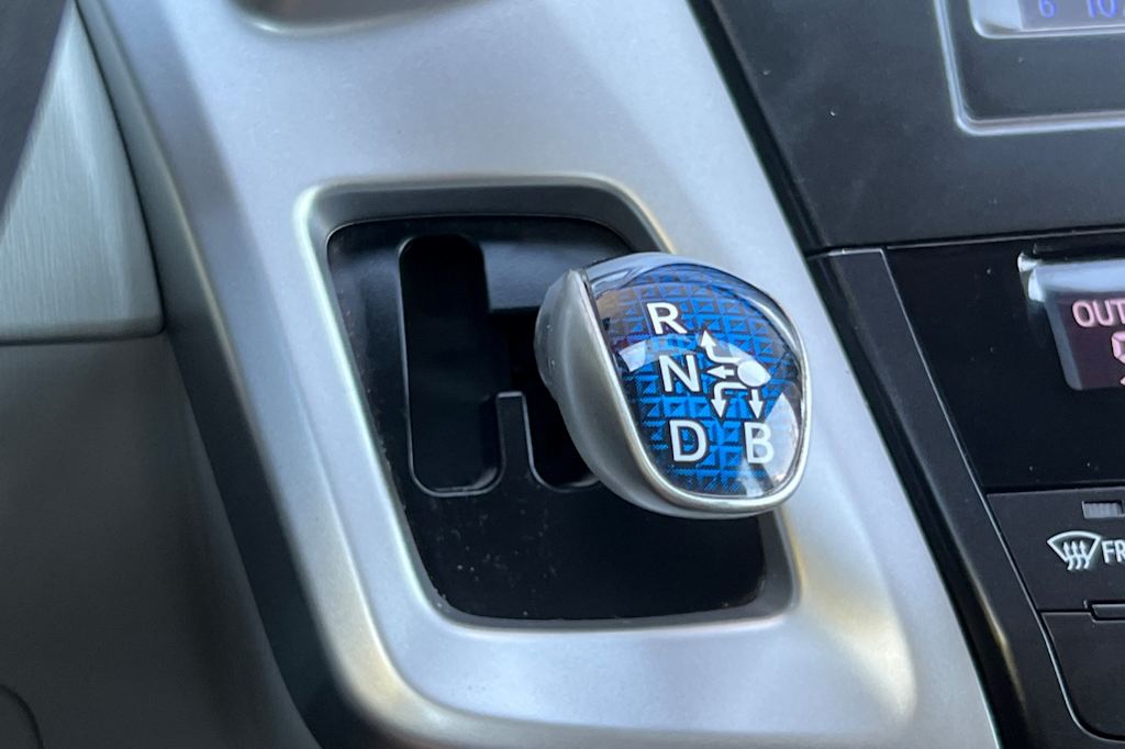 Thumbnail: 2013 Toyota Prius v - 25