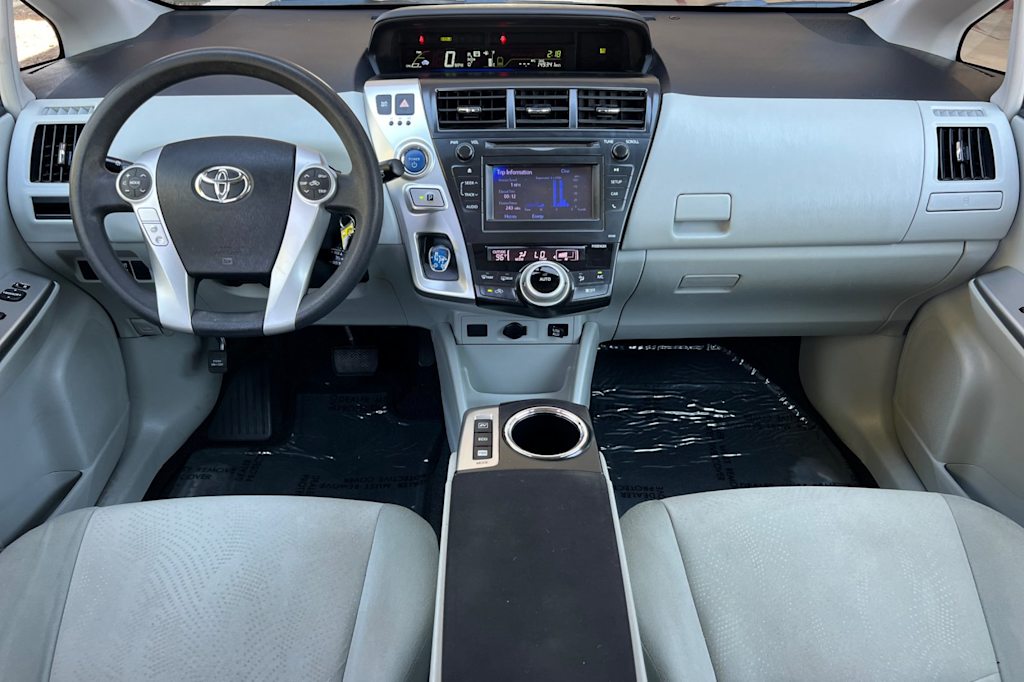 Thumbnail: 2013 Toyota Prius v - 2