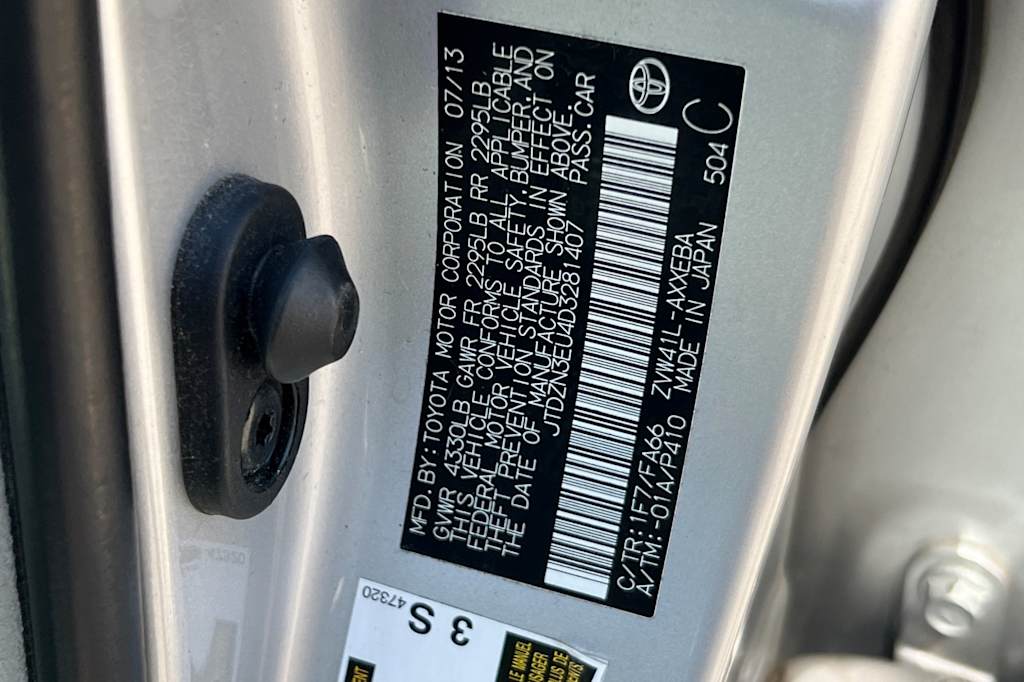 Thumbnail: 2013 Toyota Prius v - 16