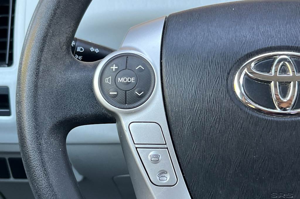 Thumbnail: 2013 Toyota Prius v - 28