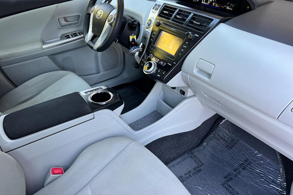 Thumbnail: 2013 Toyota Prius v - 10