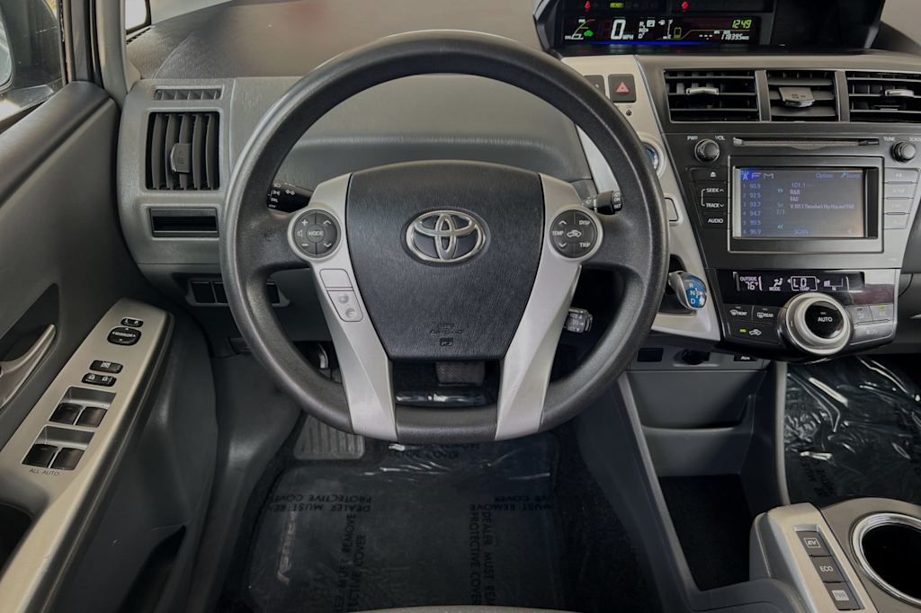 2014 Toyota Prius v Two 13