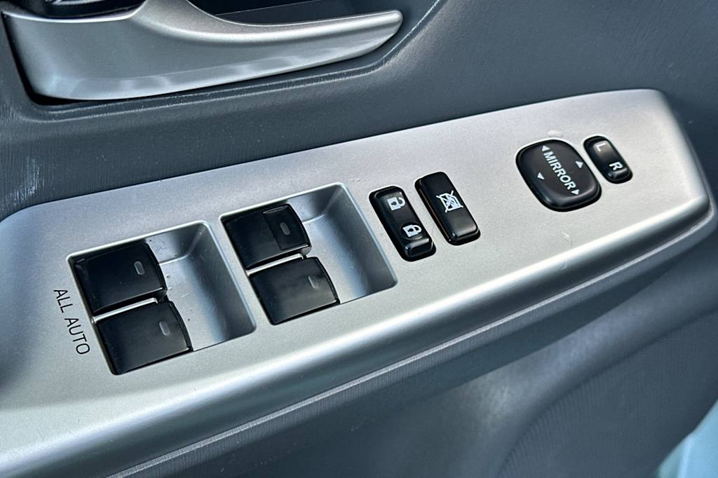 Thumbnail: 2013 Toyota Prius v - 22