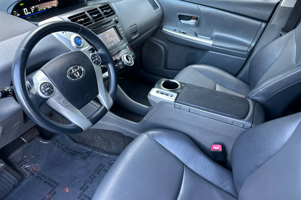 Thumbnail: 2013 Toyota Prius v - 10
