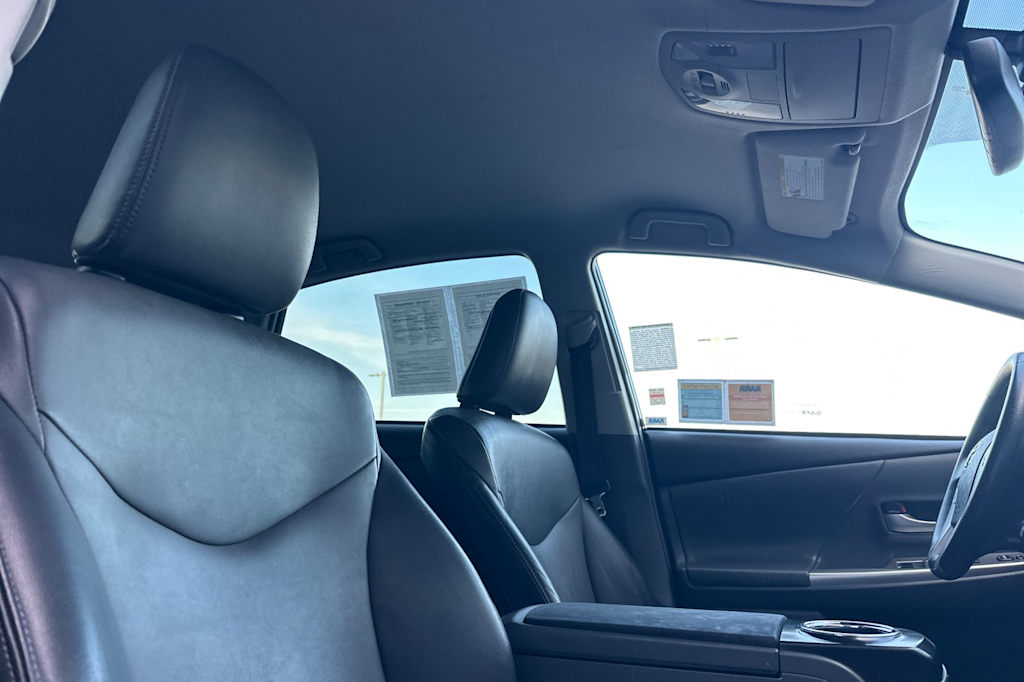 Thumbnail: 2013 Toyota Prius v - 24