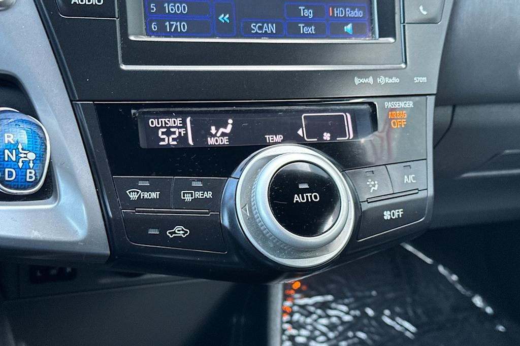 Thumbnail: 2013 Toyota Prius v - 27