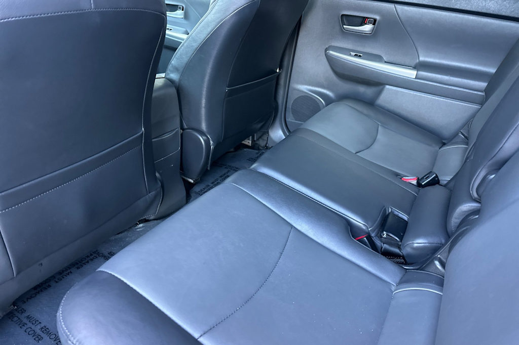 Thumbnail: 2013 Toyota Prius v - 12