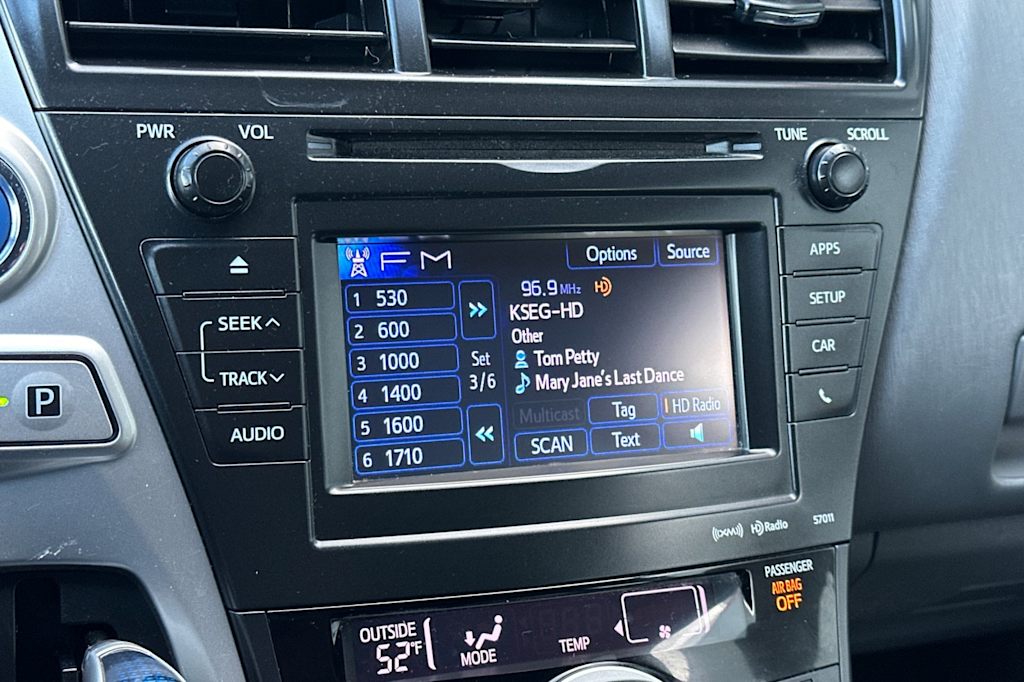 Thumbnail: 2013 Toyota Prius v - 13