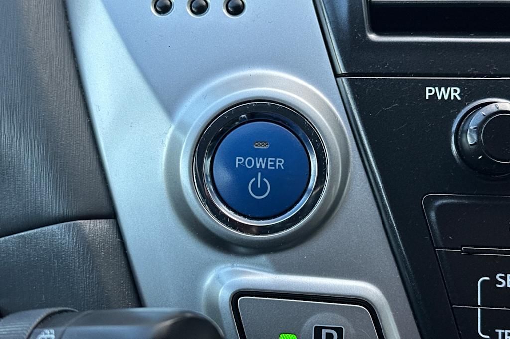 Thumbnail: 2013 Toyota Prius v - 28